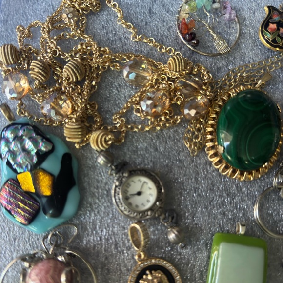 21 pieces Vintage necklaces,pendants. Estates sale. - Picture 2 of 15